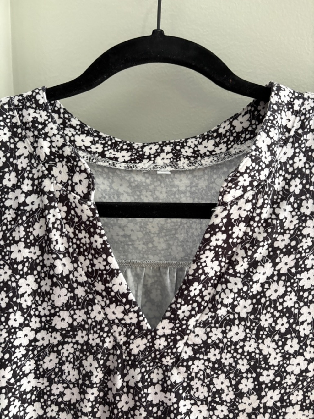 Amazon Black and White Floral V-Neck Mini Dress - Picture 4 of 9